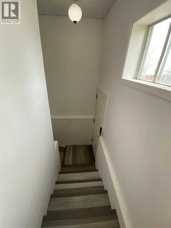 23 Pine Avenue W - 13