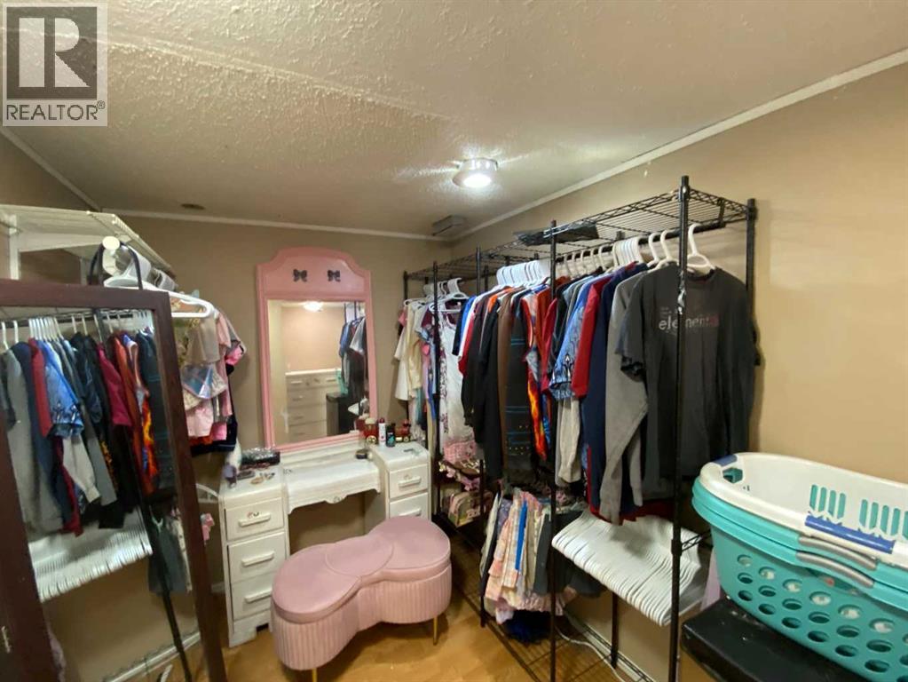 23 Pine Avenue W - 16