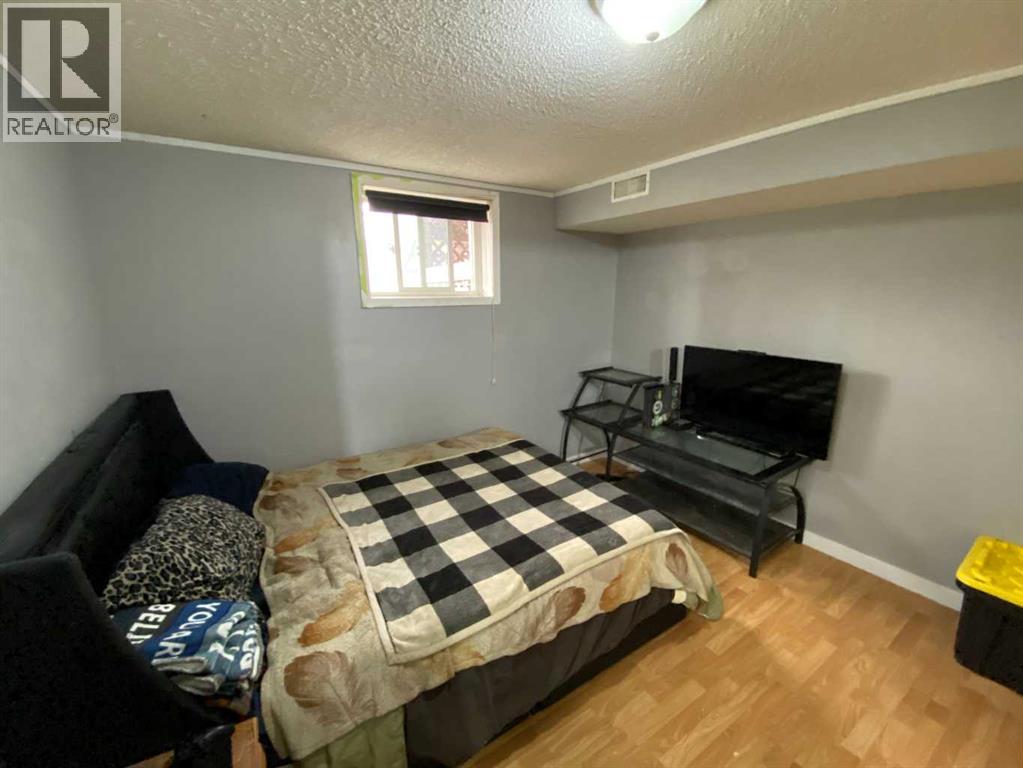 23 Pine Avenue W - 18