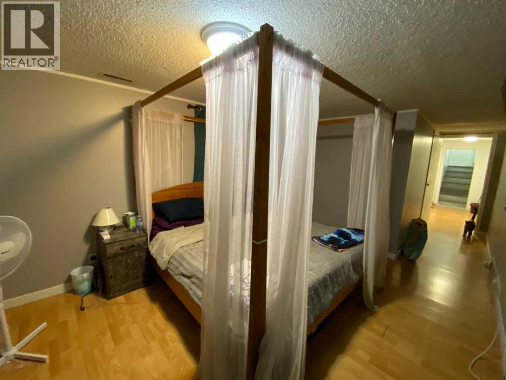 23 Pine Avenue W - 15