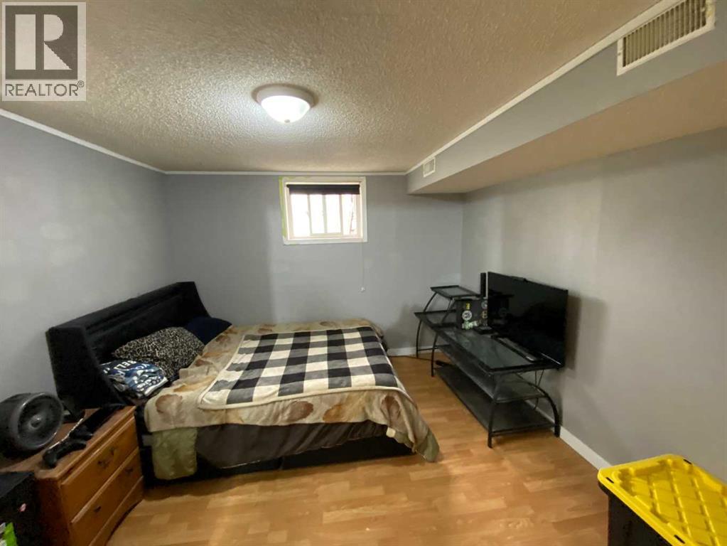 23 Pine Avenue W - 19