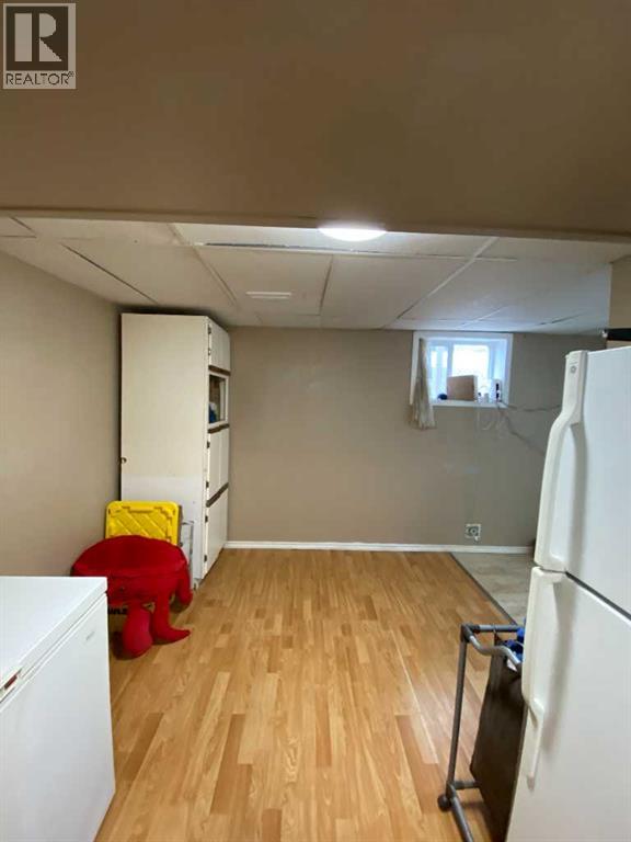 23 Pine Avenue W - 17