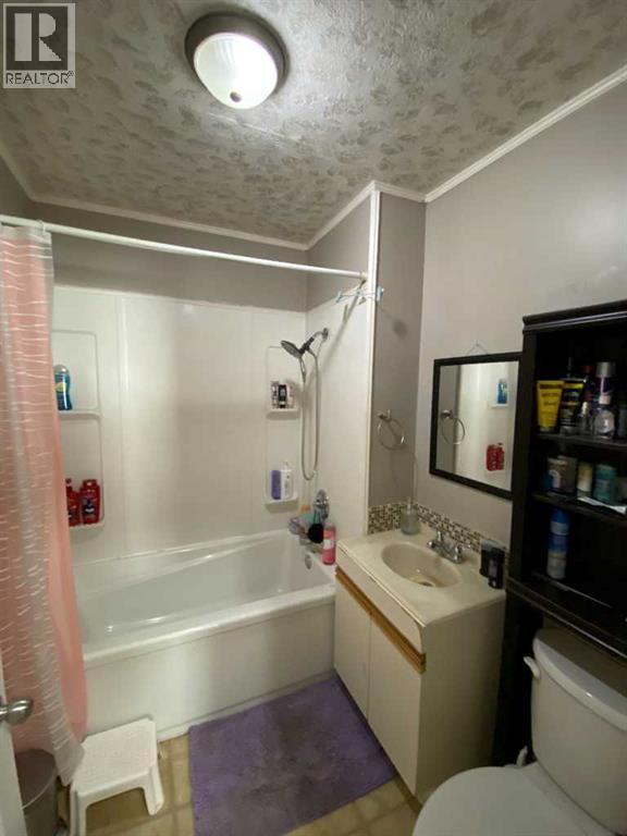 23 Pine Avenue W - 12