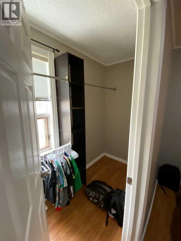 23 Pine Avenue W - 11