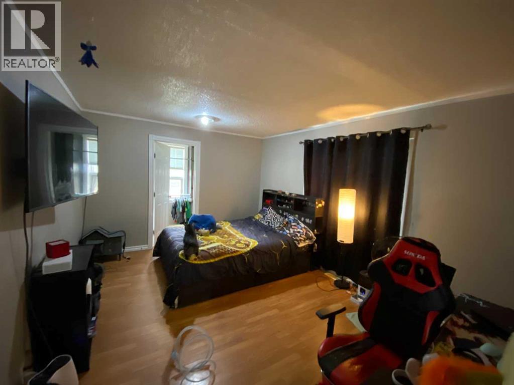 23 Pine Avenue W - 10