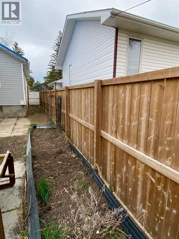 23 Pine Avenue W - 26