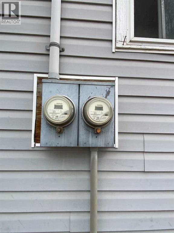 23 Pine Avenue W - 27