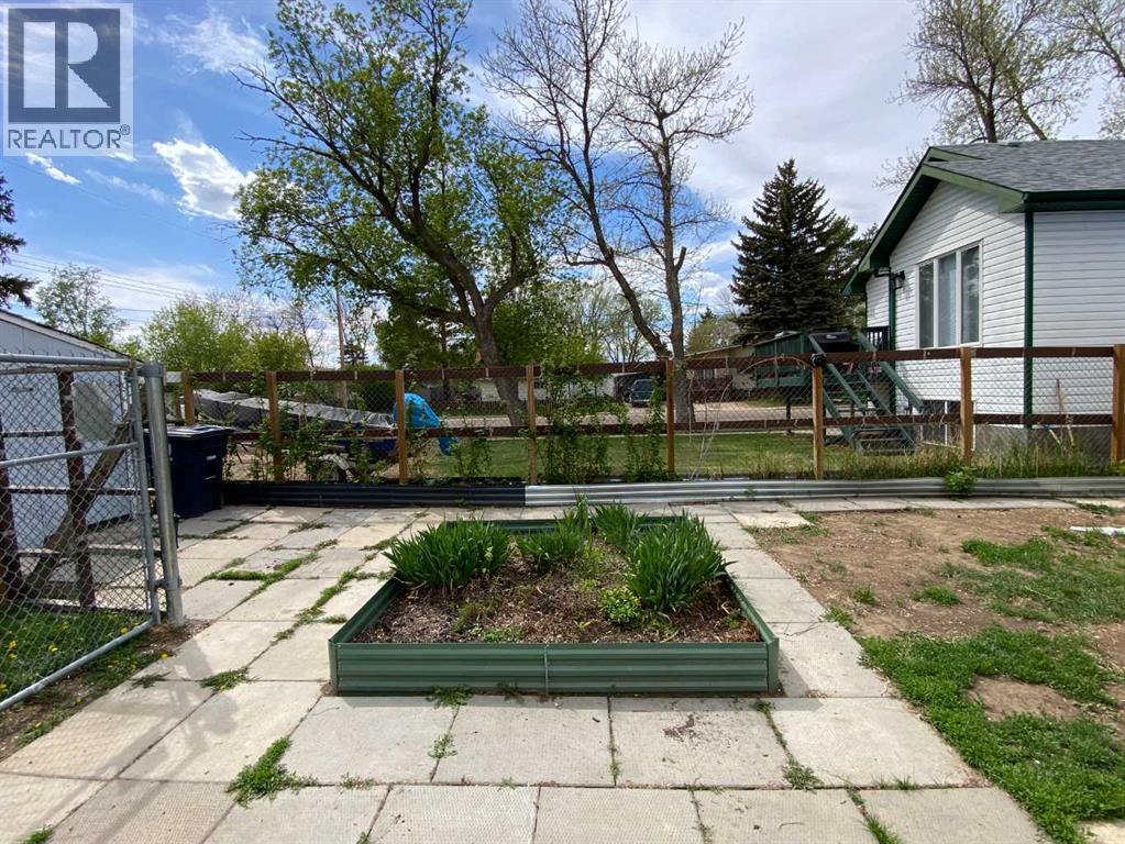 23 Pine Avenue W - 30