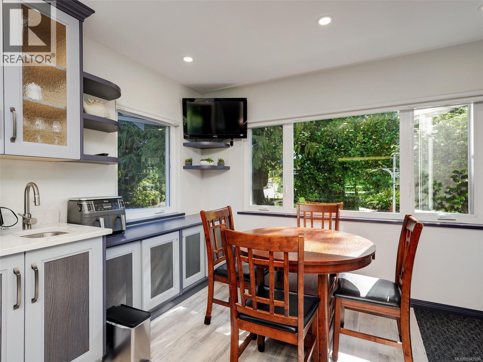 6232 Rodolph Rd - 7