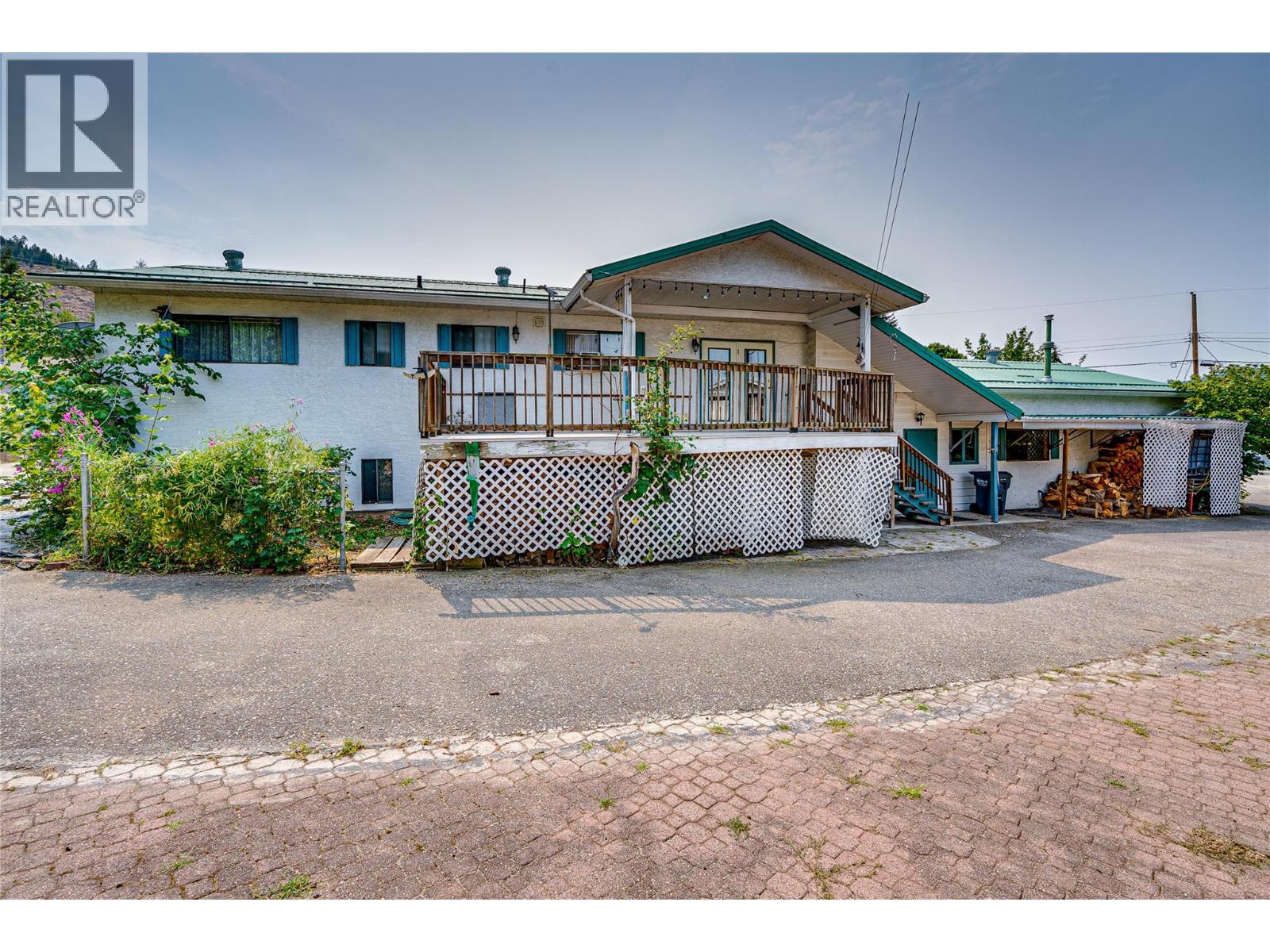 3472 Lockhart Crescent - 3