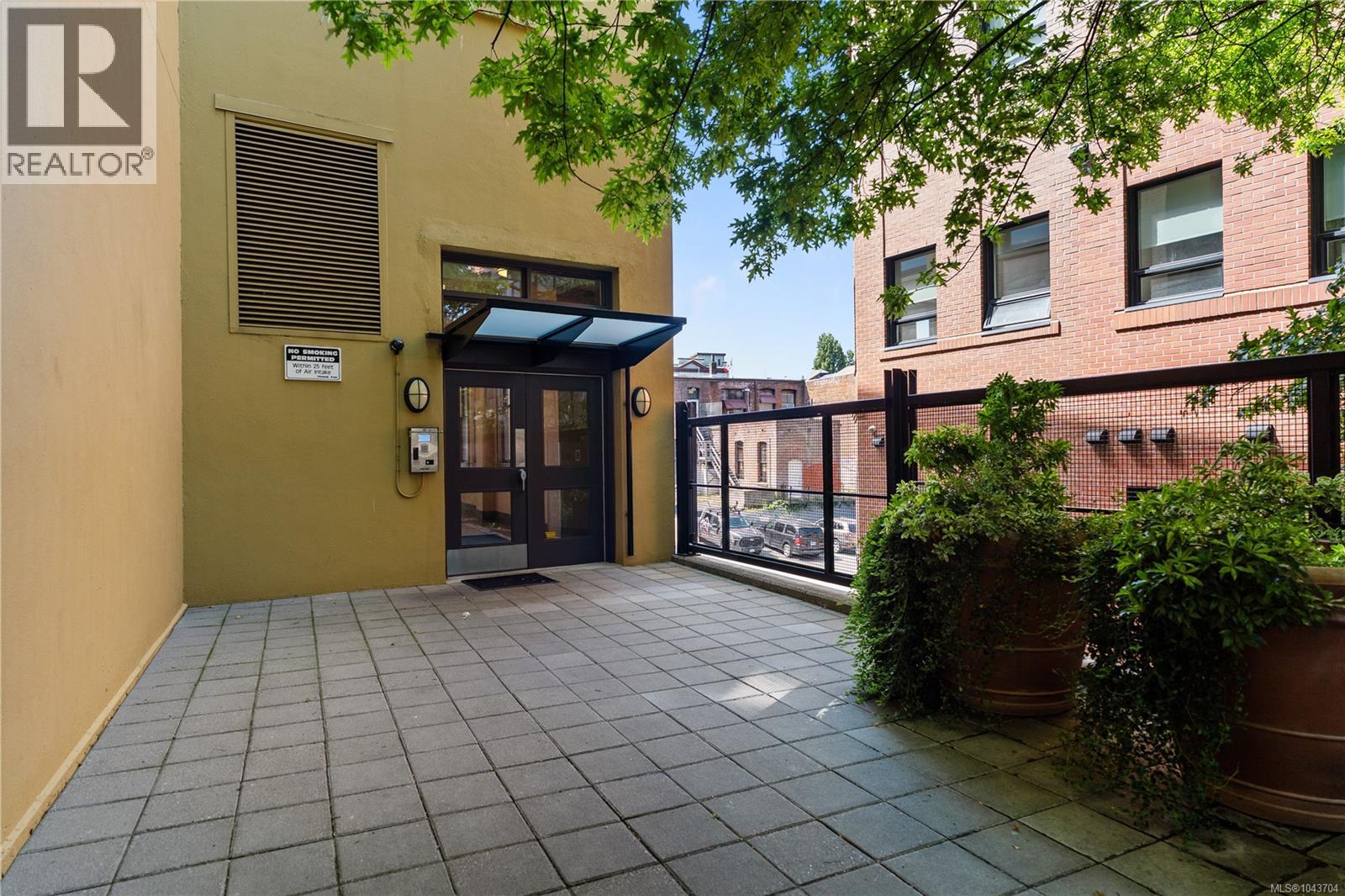 212 599 Pandora Avenue, Victoria