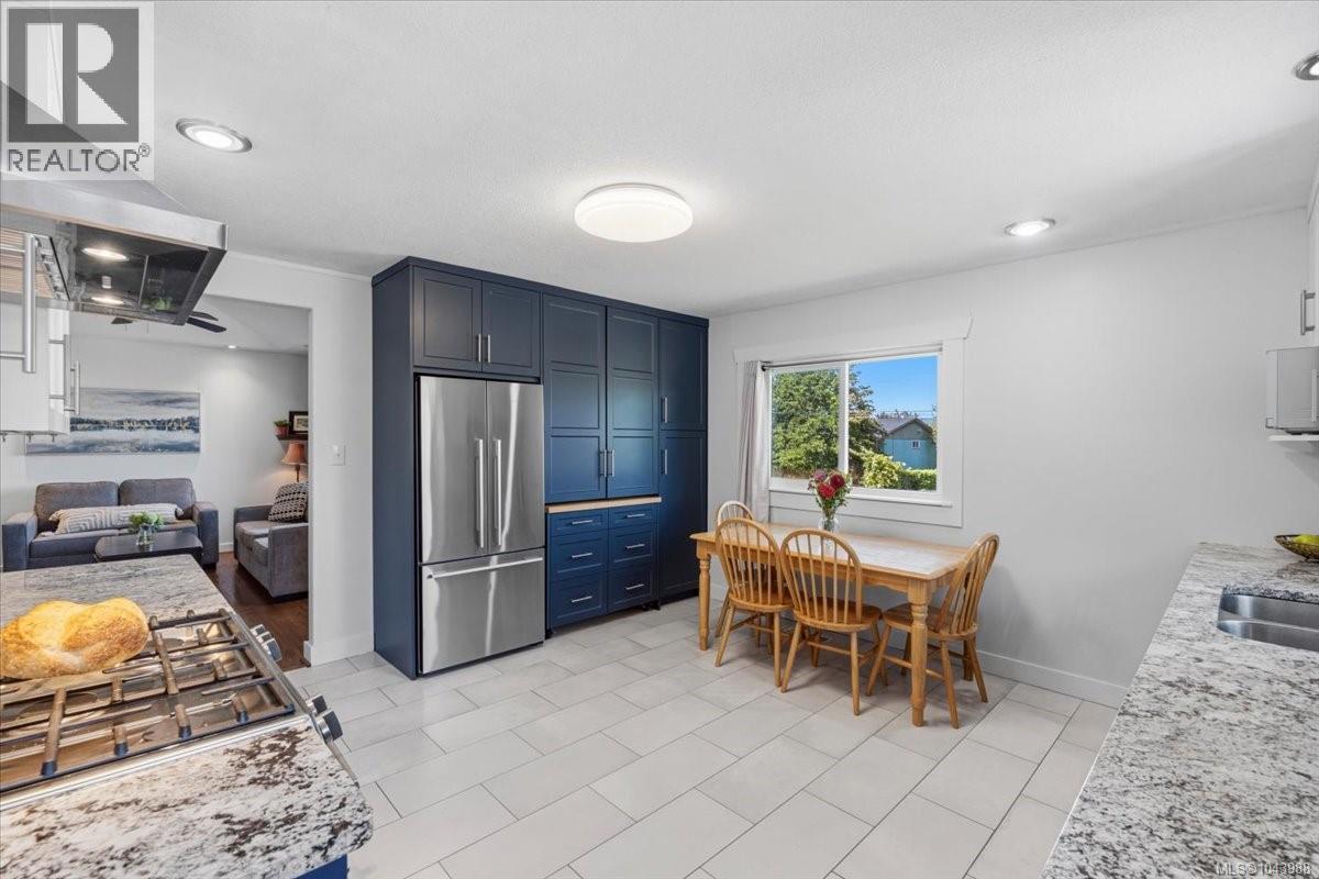 481 Drake St - 7