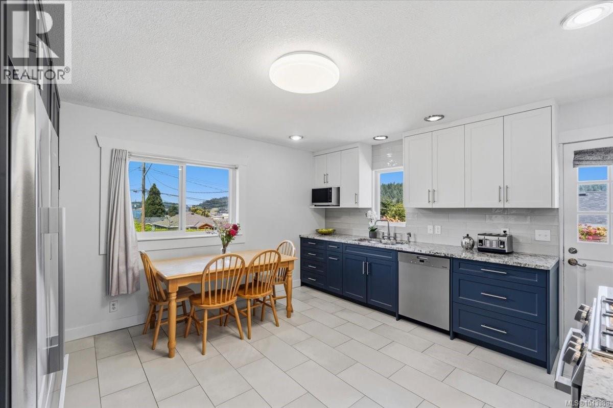 481 Drake St - 5