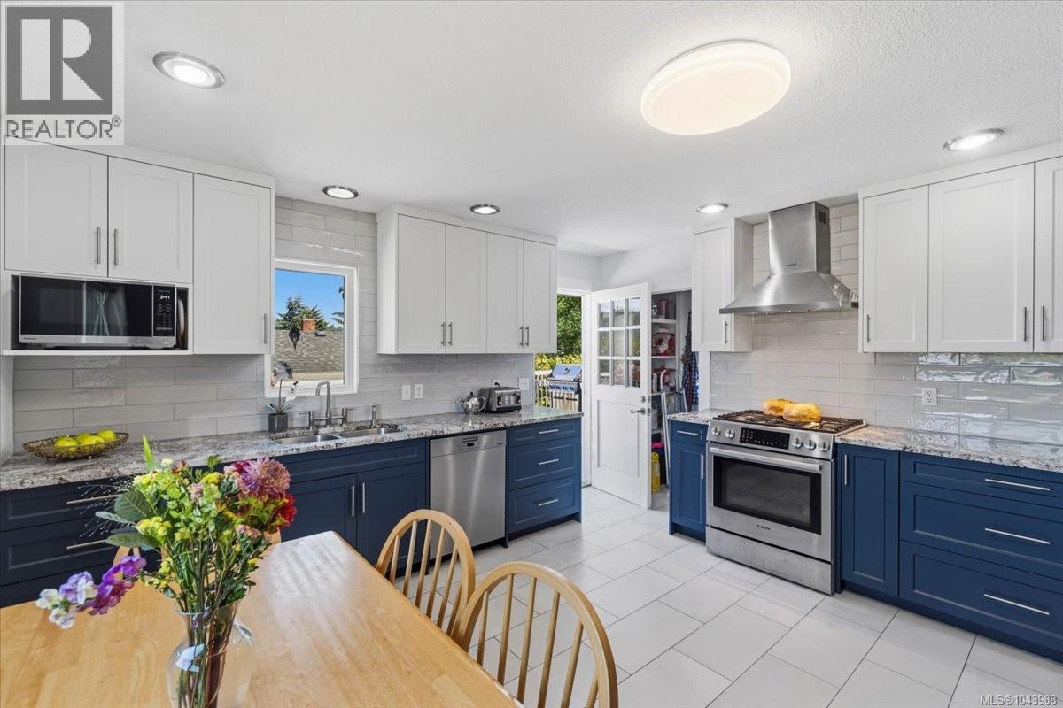481 Drake St - 8