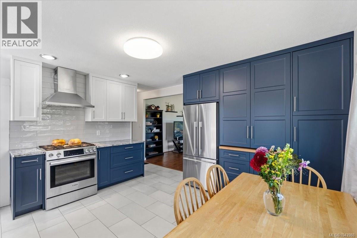 481 Drake St - 11