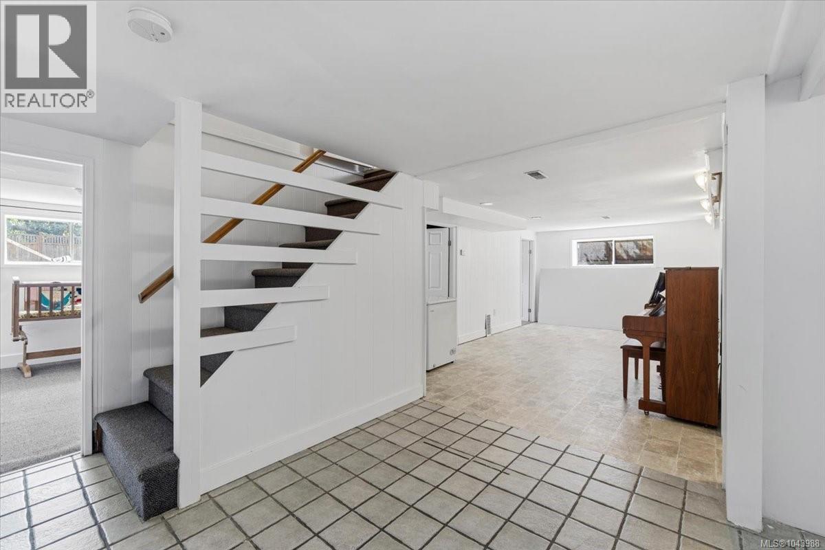 481 Drake St - 20
