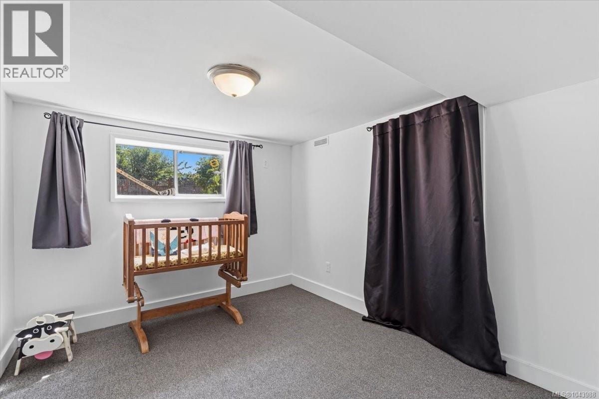 481 Drake St - 24