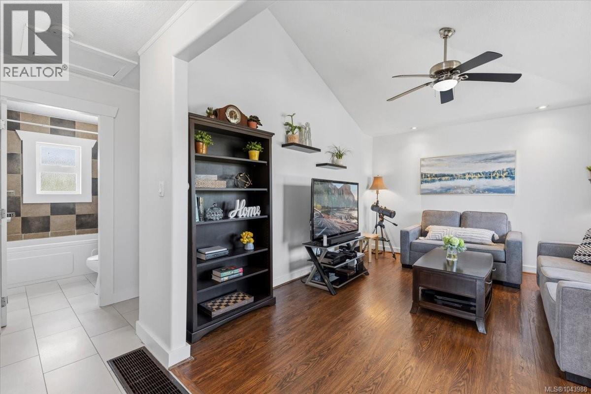 481 Drake St - 13