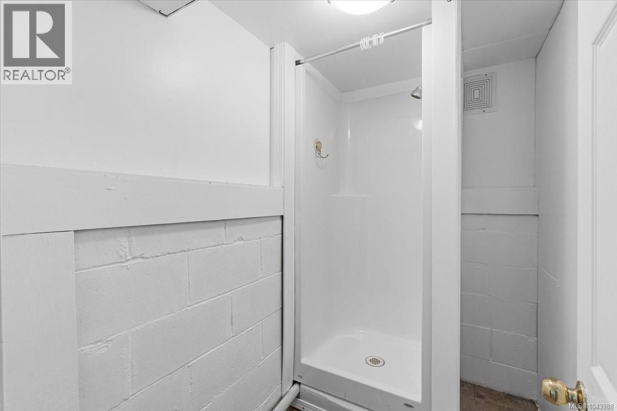 481 Drake St - 27