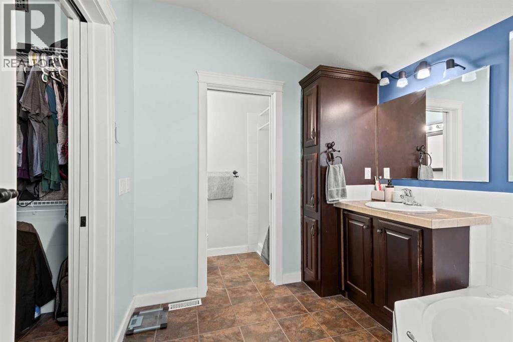 13 Cherry Lane SE - Image 33