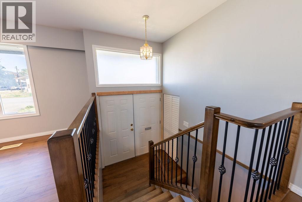 1054 7th Street, Kamloops — photo 3