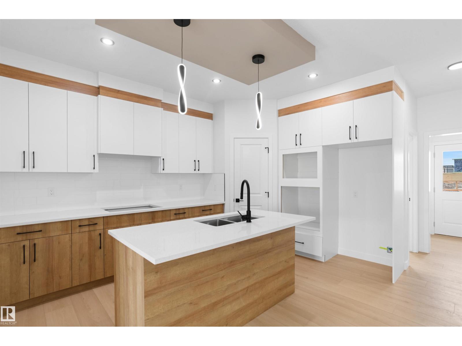 1524 209 ST NW - 10