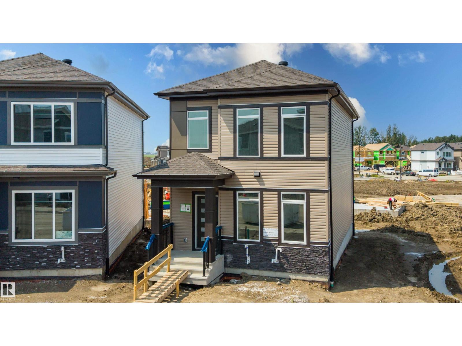 1528 209 ST NW - 1