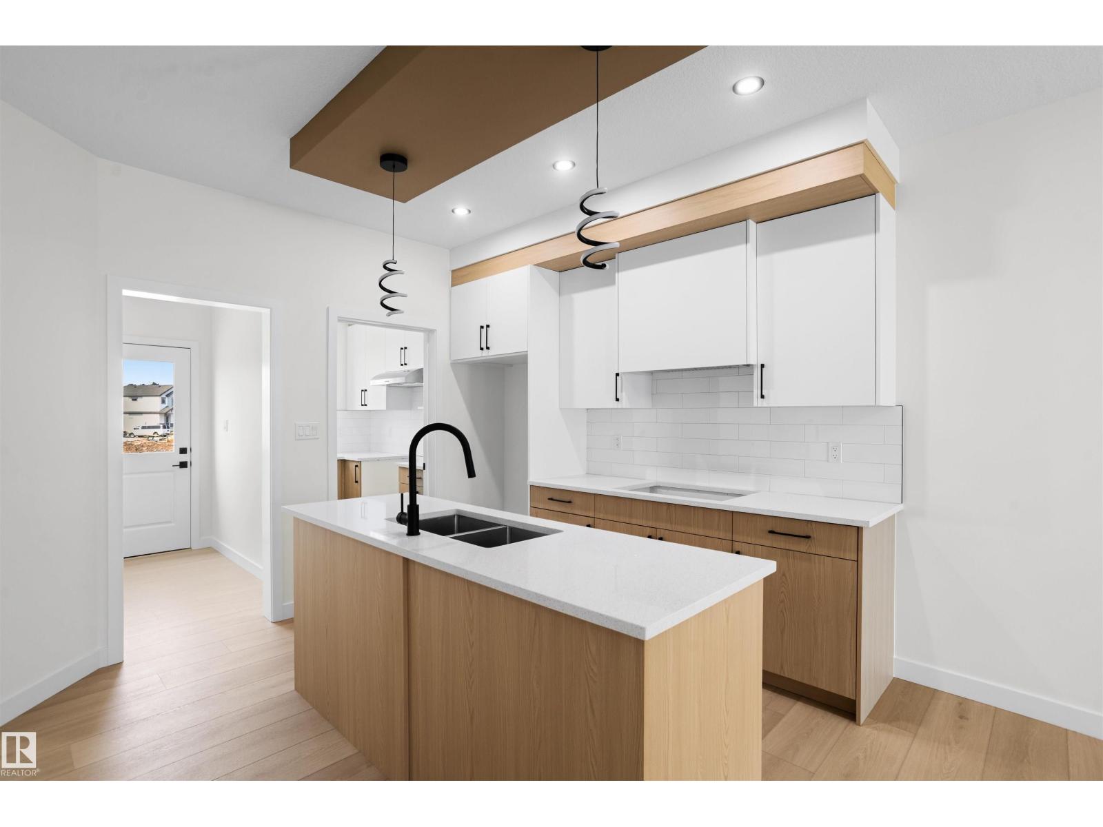 1528 209 ST NW - 10