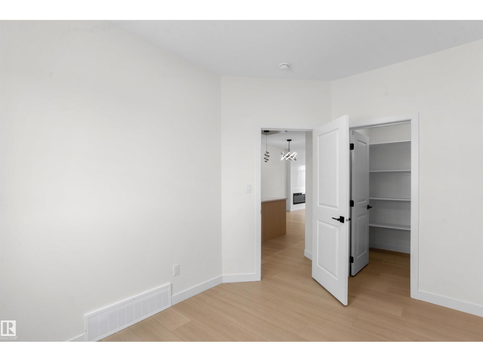 1528 209 ST NW - 17