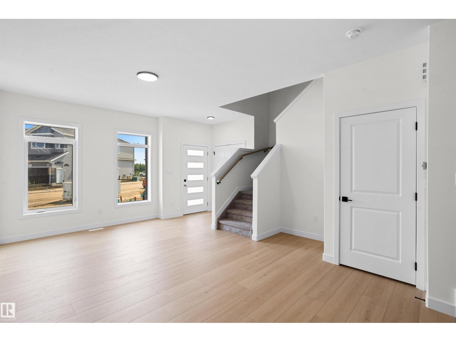 1528 209 ST NW - 8