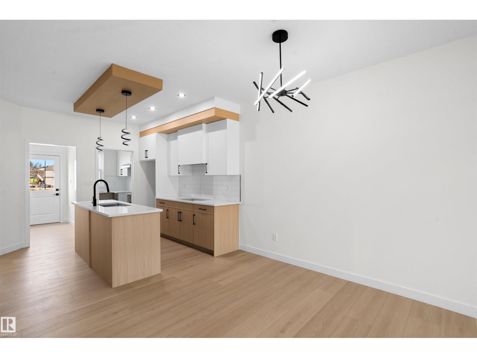 1528 209 ST NW - 9
