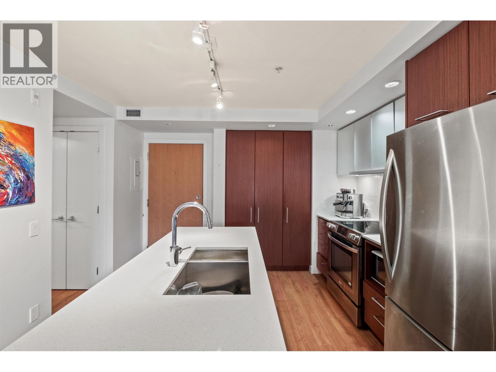 414 221 E 3RD STREET, North Vancouver — photo 3