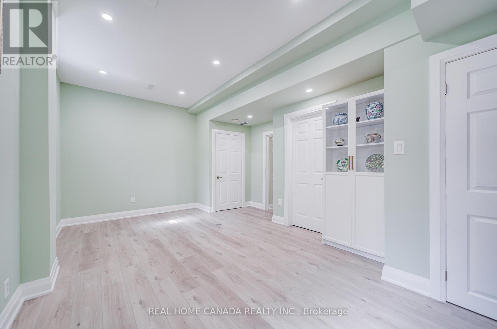 29 ELLESBORO DRIVE - 30