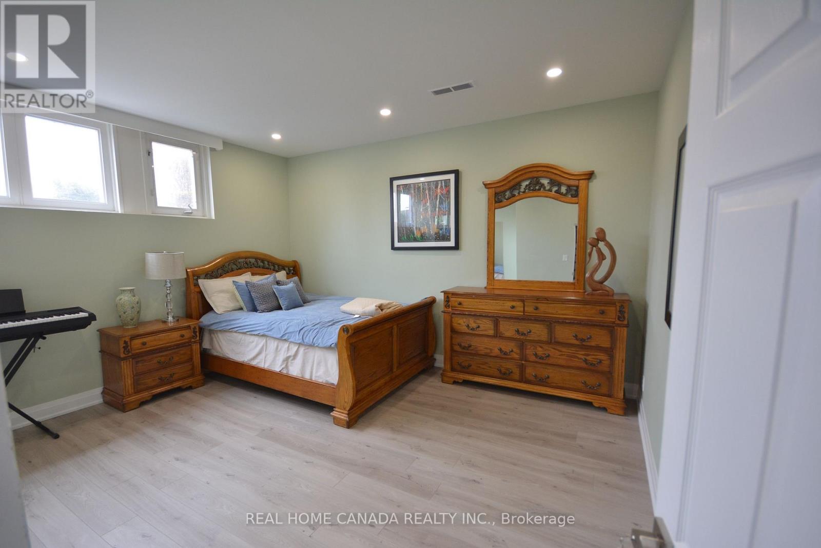 29 ELLESBORO DRIVE - 47