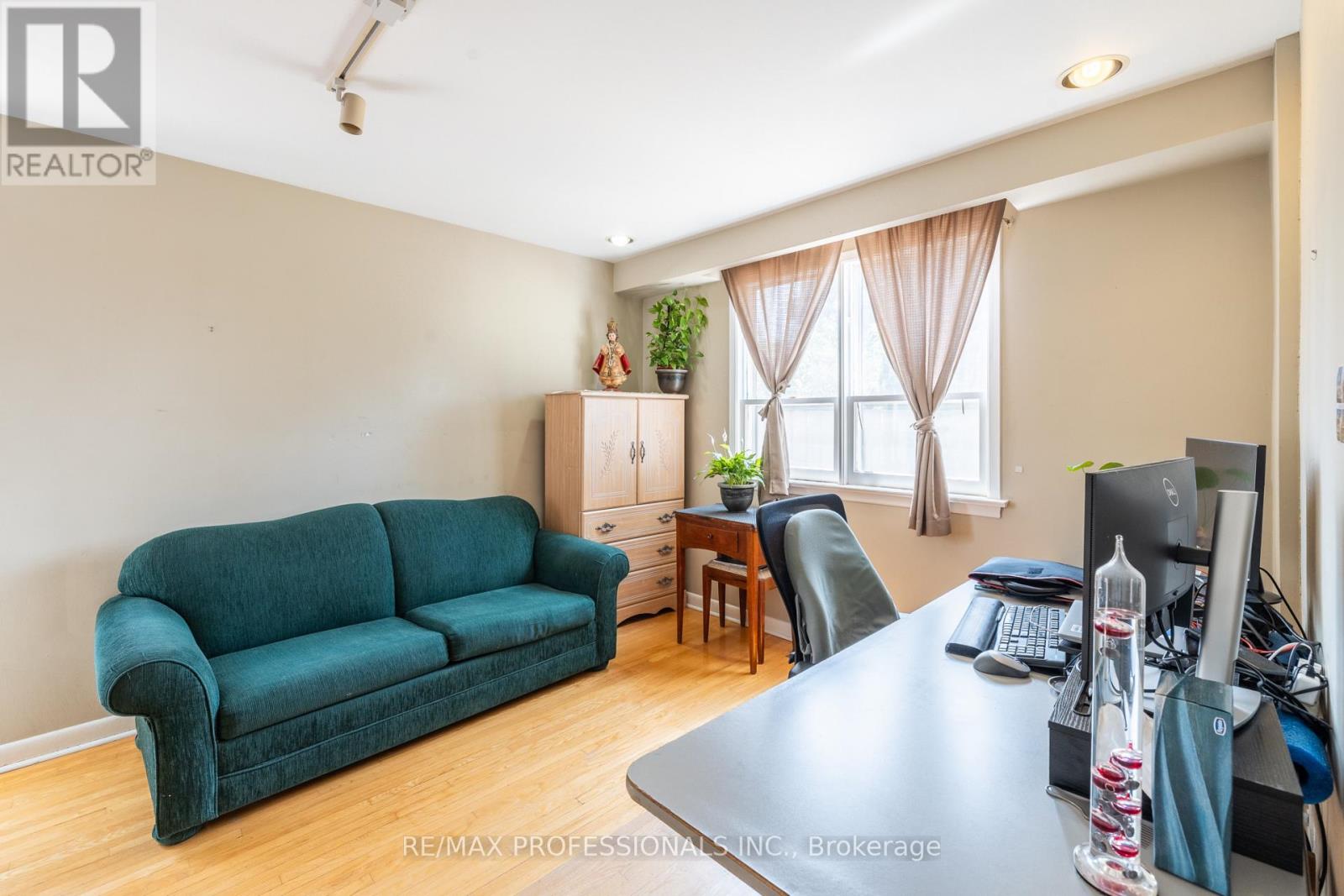 48 DALEGROVE CRESCENT - 33