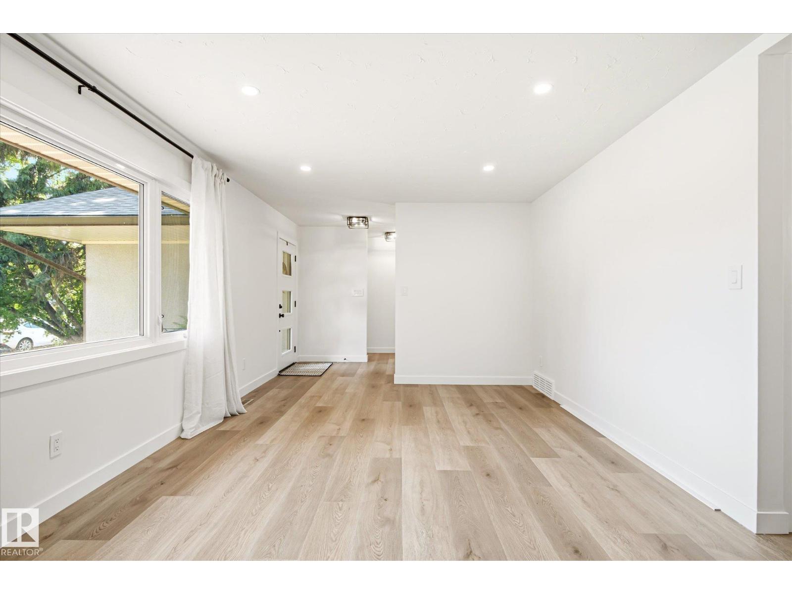 4708 104A AV NW - 8