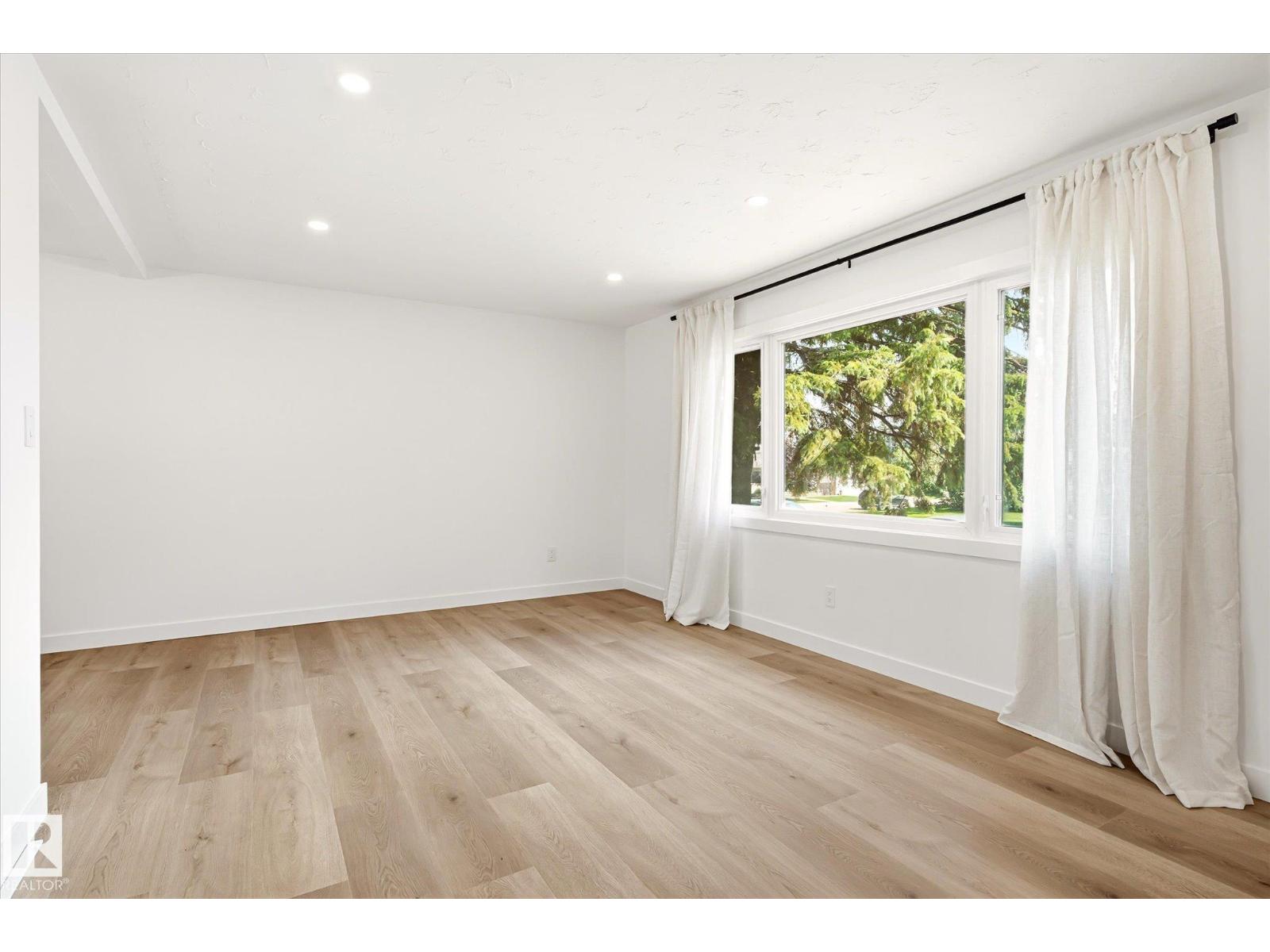 4708 104A AV NW - 9