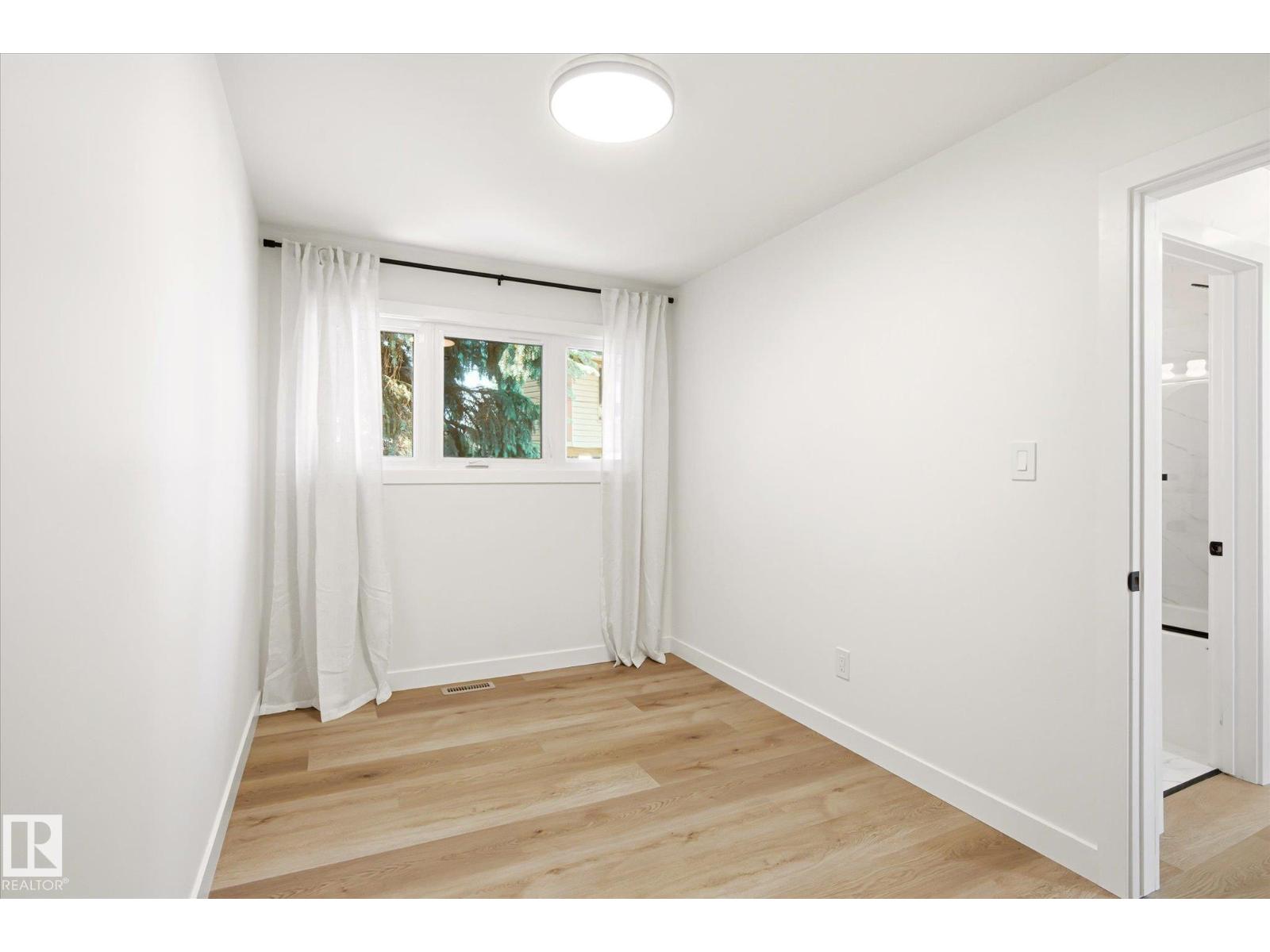 4708 104A AV NW - 23