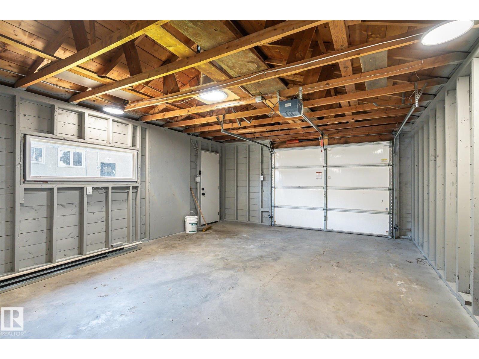 4708 104A AV NW - 40