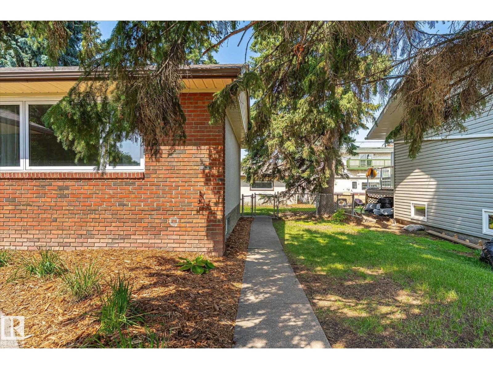 4708 104A AV NW - 38