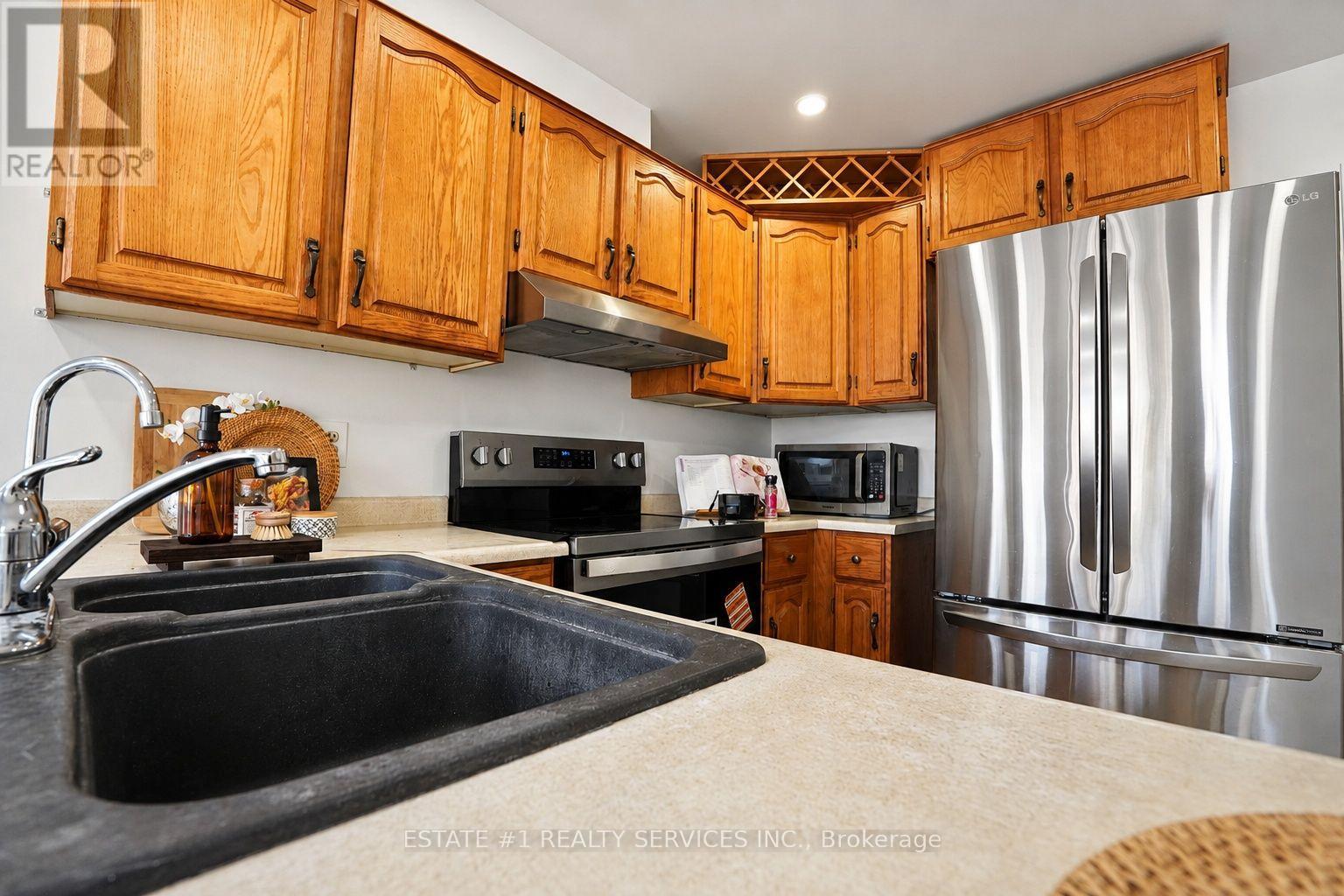 35 GOLDEN MEADOW DRIVE - 17