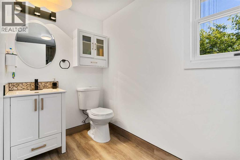 9805 98 Ave - 13