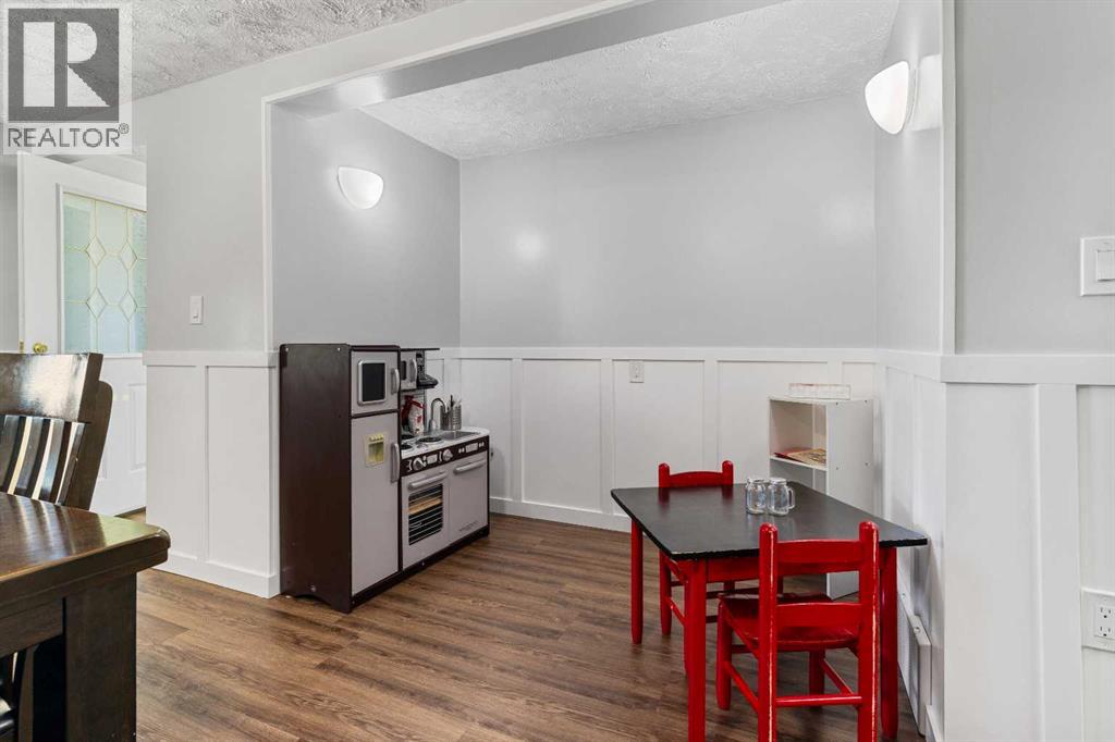 9805 98 Ave - 9