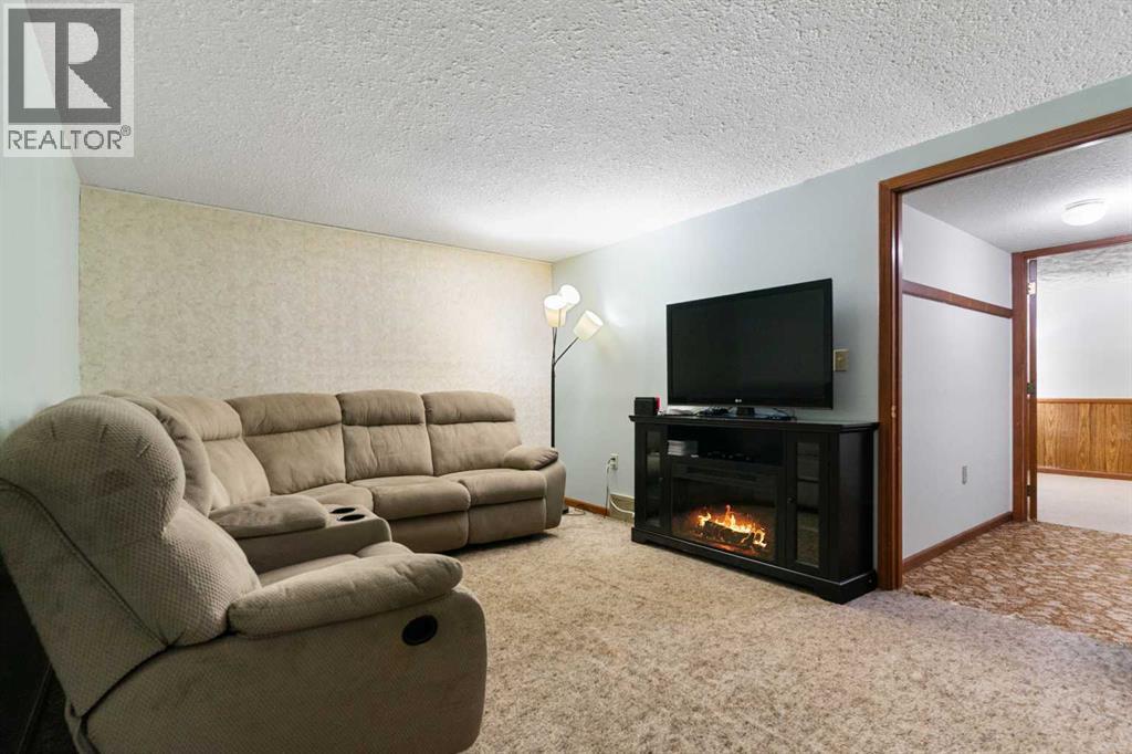 9805 98 Ave - 17