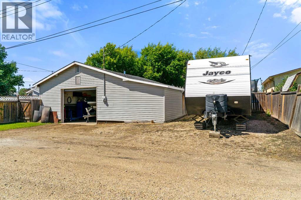 9805 98 Ave - Image 25