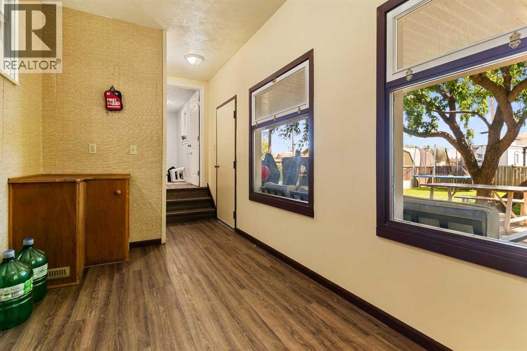 9805 98 Ave - 22