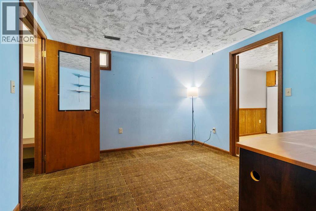 9805 98 Ave - 18