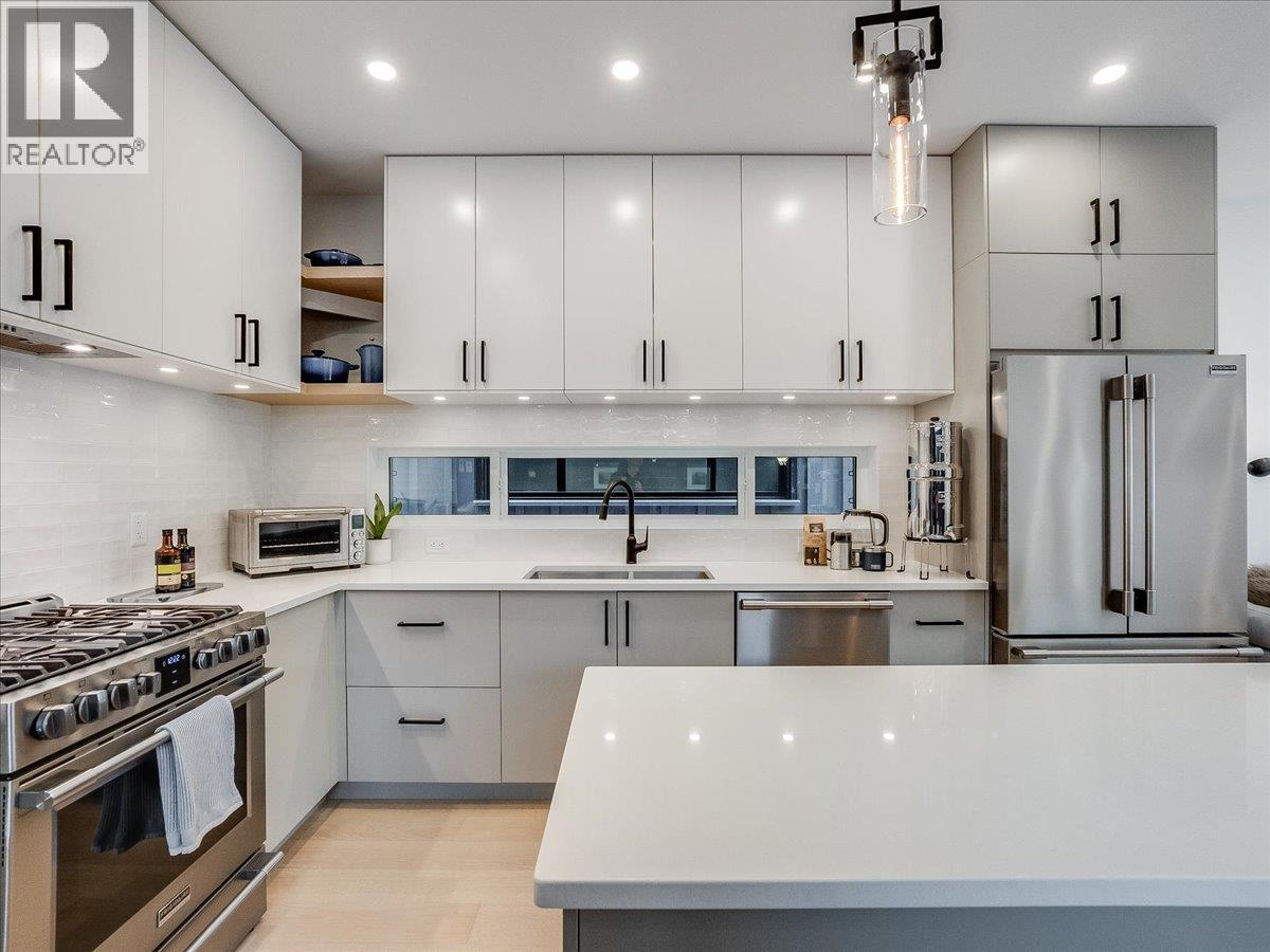 514 ROBSON Street Unit# B B photo