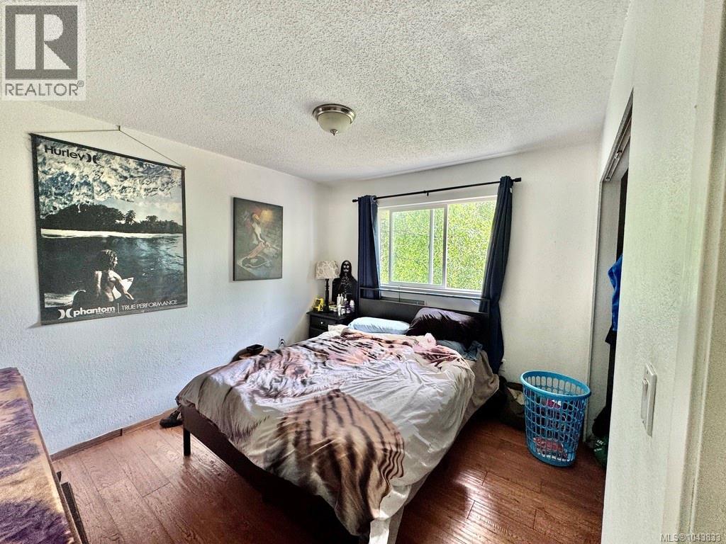 1690 Holly Cres - Image 8