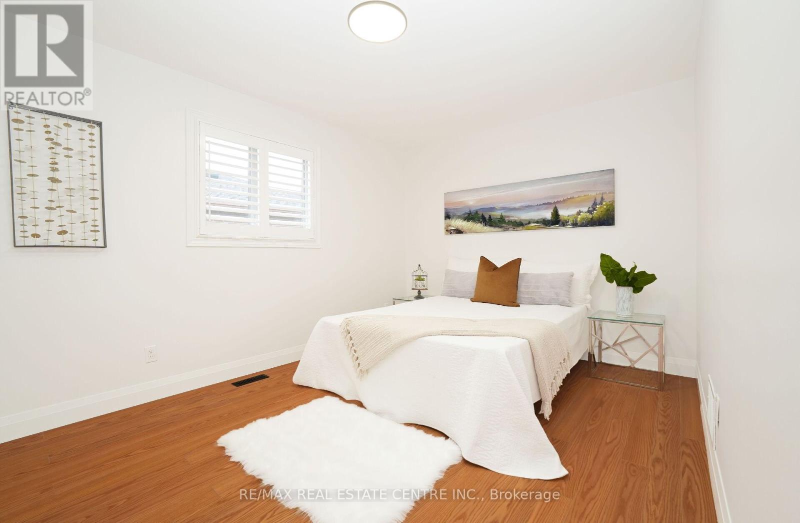 15 DONNA DRIVE - 22